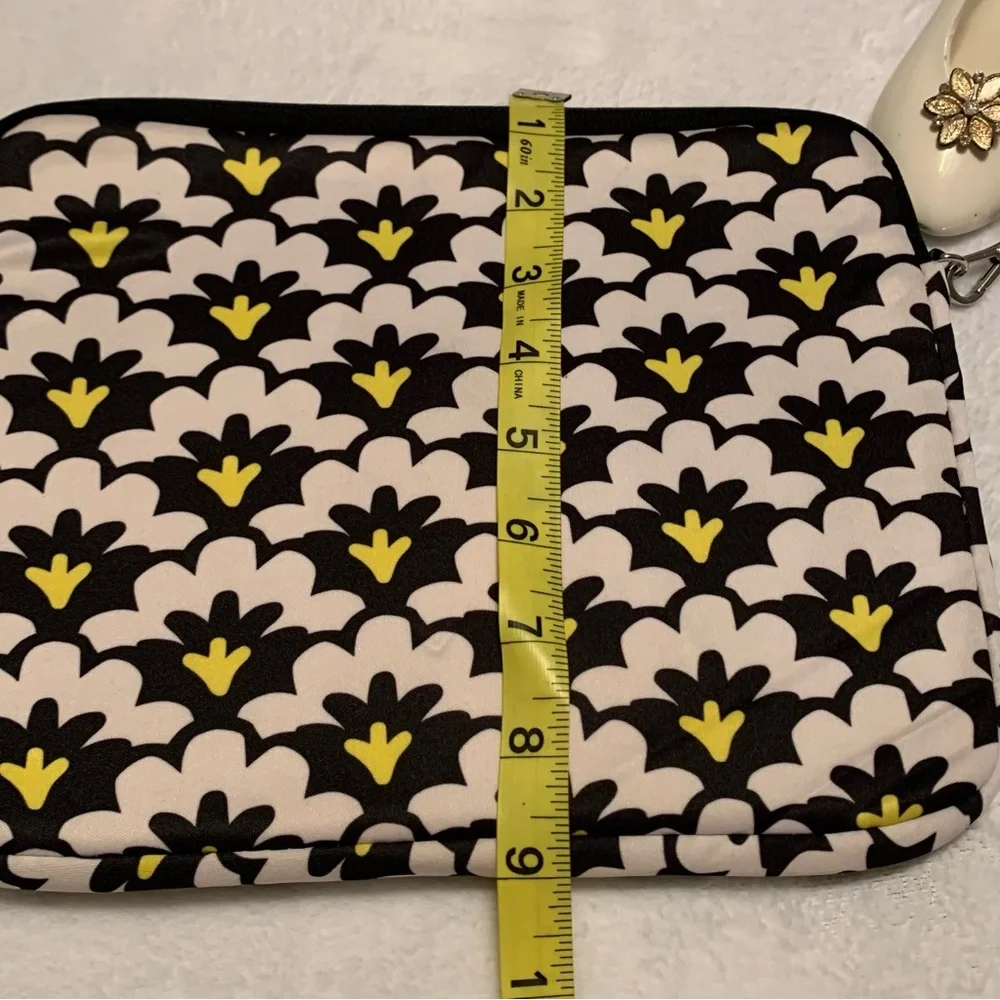 VERA BRADLEY fanfare fans, black and yellow neoprene zippered tablet sleeve
